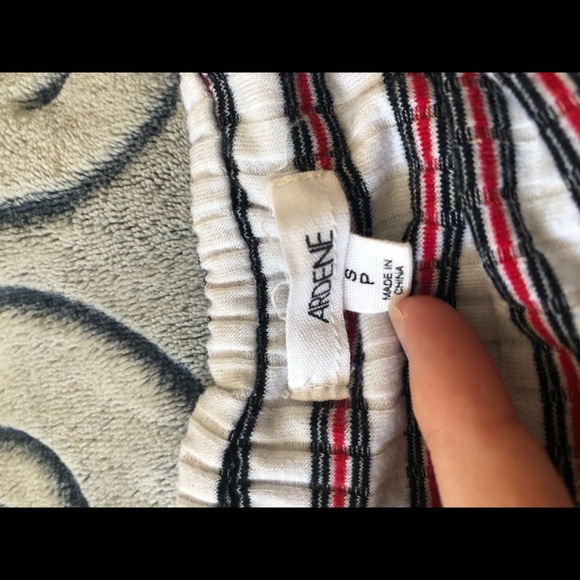 crop top - Picture 2 of 2